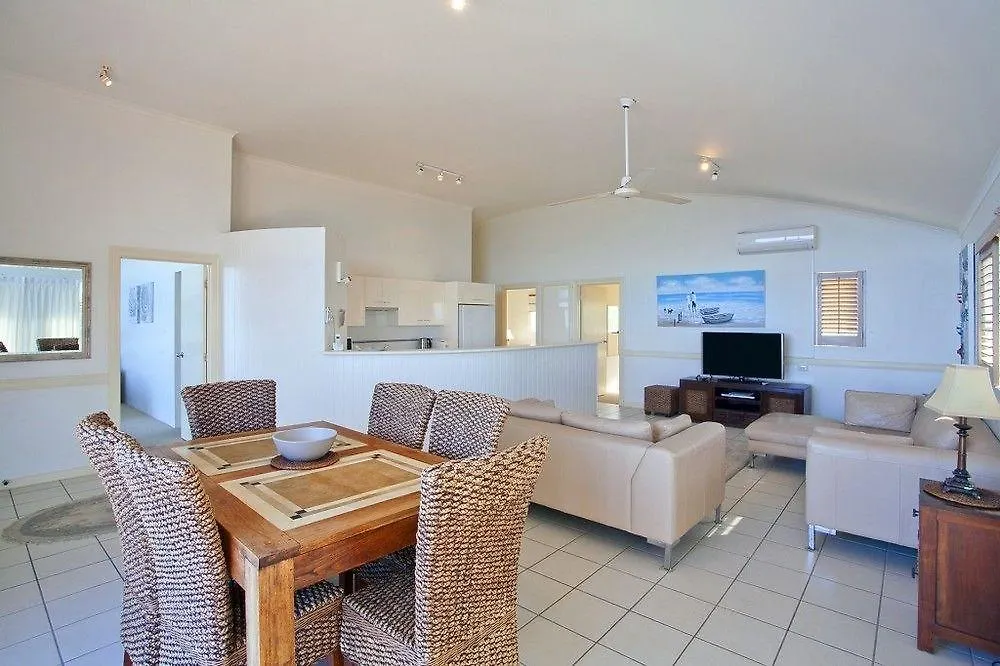 Aqua Promenade Beachfront Apartments Sunshine Coast Hotel